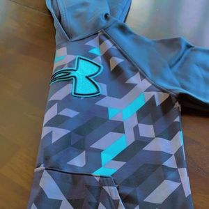 Youth Xl Under Armor hoodie. Can fit S/M woman.